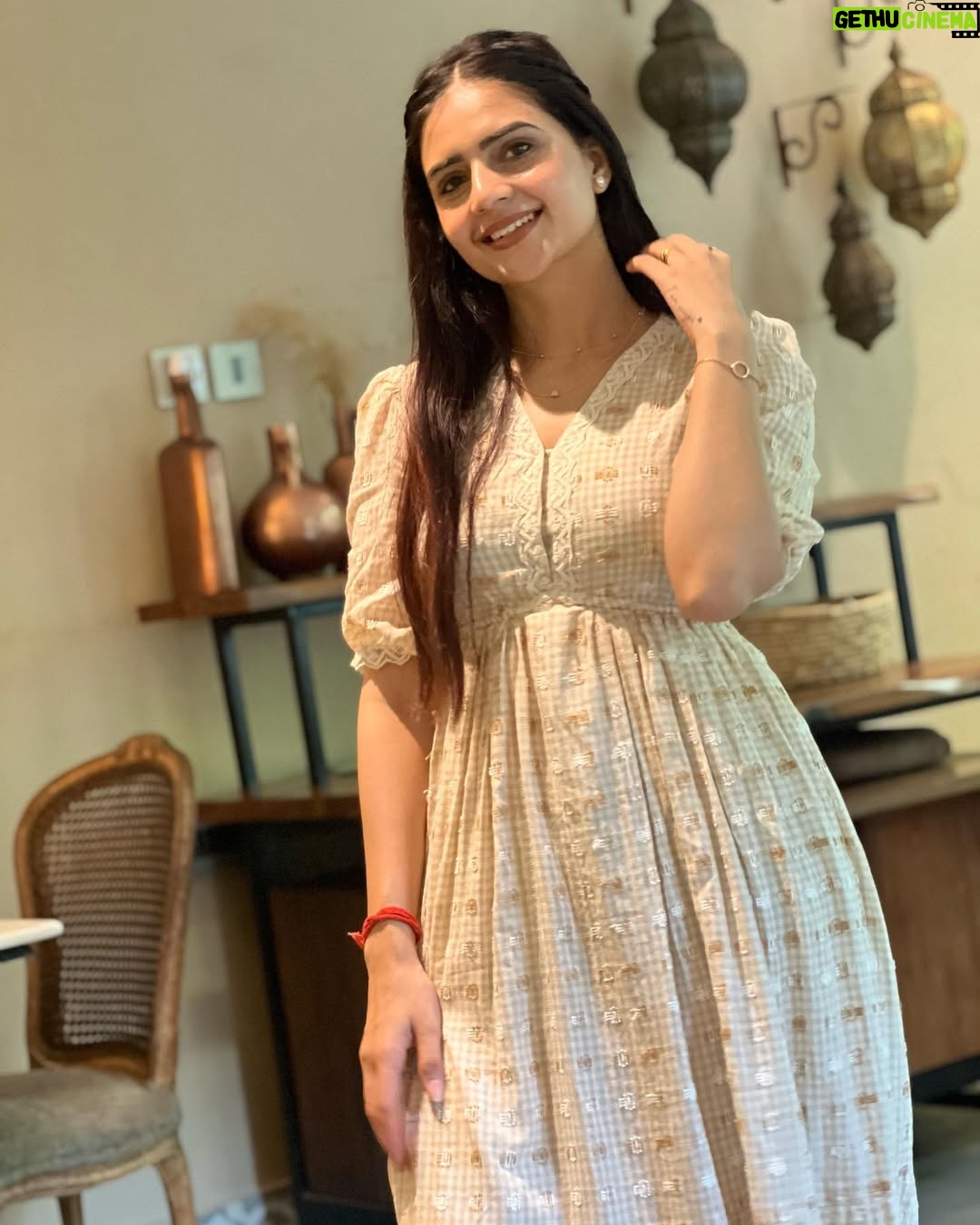Shivani Yadav - 24.2K Likes - ज़िंदगी वही है जो जी रहे है ,
ये करेंगे वो करेंगे ये तो ख़्वाब है…॥