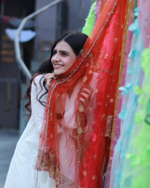 Shivani Yadav Instagram - Dil ko dil rakha hai ..बाज़ार नहीं होने दिया ❤️
Ps :- styled by me🙈