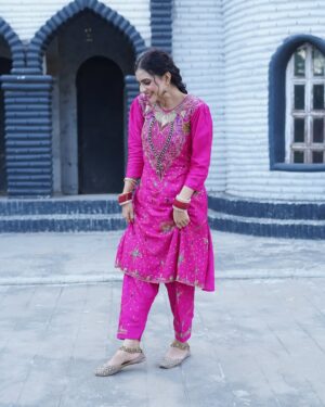 Shivani Yadav Instagram - Pinky pinky💕