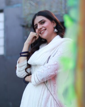 Shivani Yadav Instagram - Dil ko dil rakha hai ..बाज़ार नहीं होने दिया ❤️
Ps :- styled by me🙈