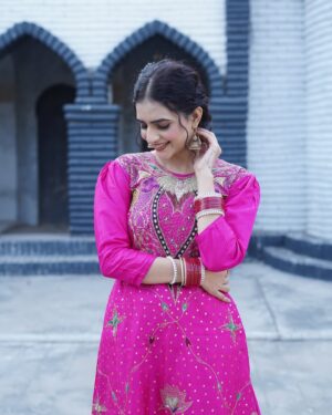 Shivani Yadav Instagram - Pinky pinky💕