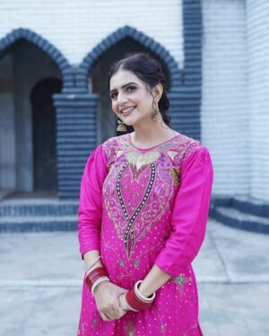 Shivani Yadav Instagram - Pinky pinky💕