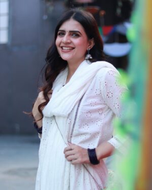 Shivani Yadav Instagram - Dil ko dil rakha hai ..बाज़ार नहीं होने दिया ❤️
Ps :- styled by me🙈