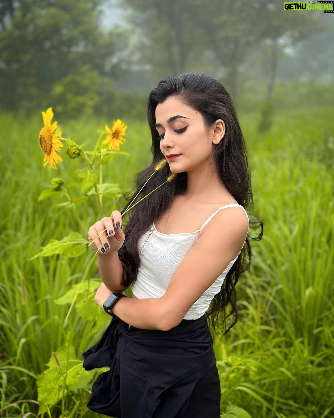 Shiyya - 53.6K Likes - Kafeerana sa hai 🌻
.
#shiyyans #photoshoot #travelphotography #beautiful

#trending #explorepage #love #beauty #beautiful #instagram #instagood #instadaily #instafashion #fashionmodel #influencer #modelshoot #fashionblogger #blogger #foryou #likes #photography #follow #bhfyp #photooftheday #viral #fashionista #instamood #lifestyle #ootd #ootdfashion