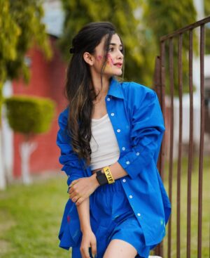Shiyya Instagram - Swipe unfil to find the real me 😂💙
.
#trendingnow #shiyyans