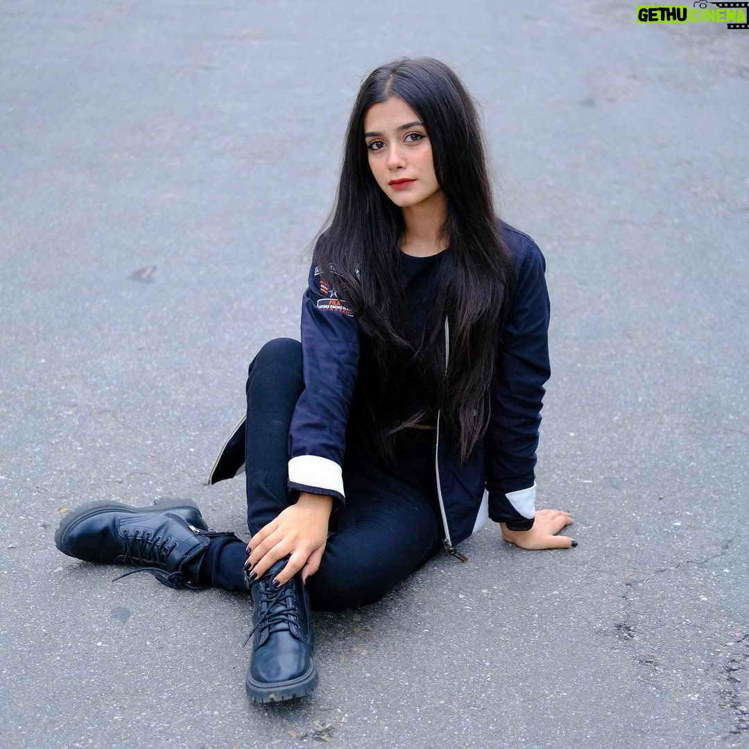 Shiyya - 49.4K Likes - I 🖤 you 
.
#shiyyans 
.
#trending #travel #travelphotography #indianfood #love #explorepage #trending #trend #exploremore #black #fashionstyle #fashionblogger #blogger #blog #fashionstyle #beauty #beautiful #fashiongram #instagram #instagood #instalike #likesforlike #liketeams #travelling #instalike