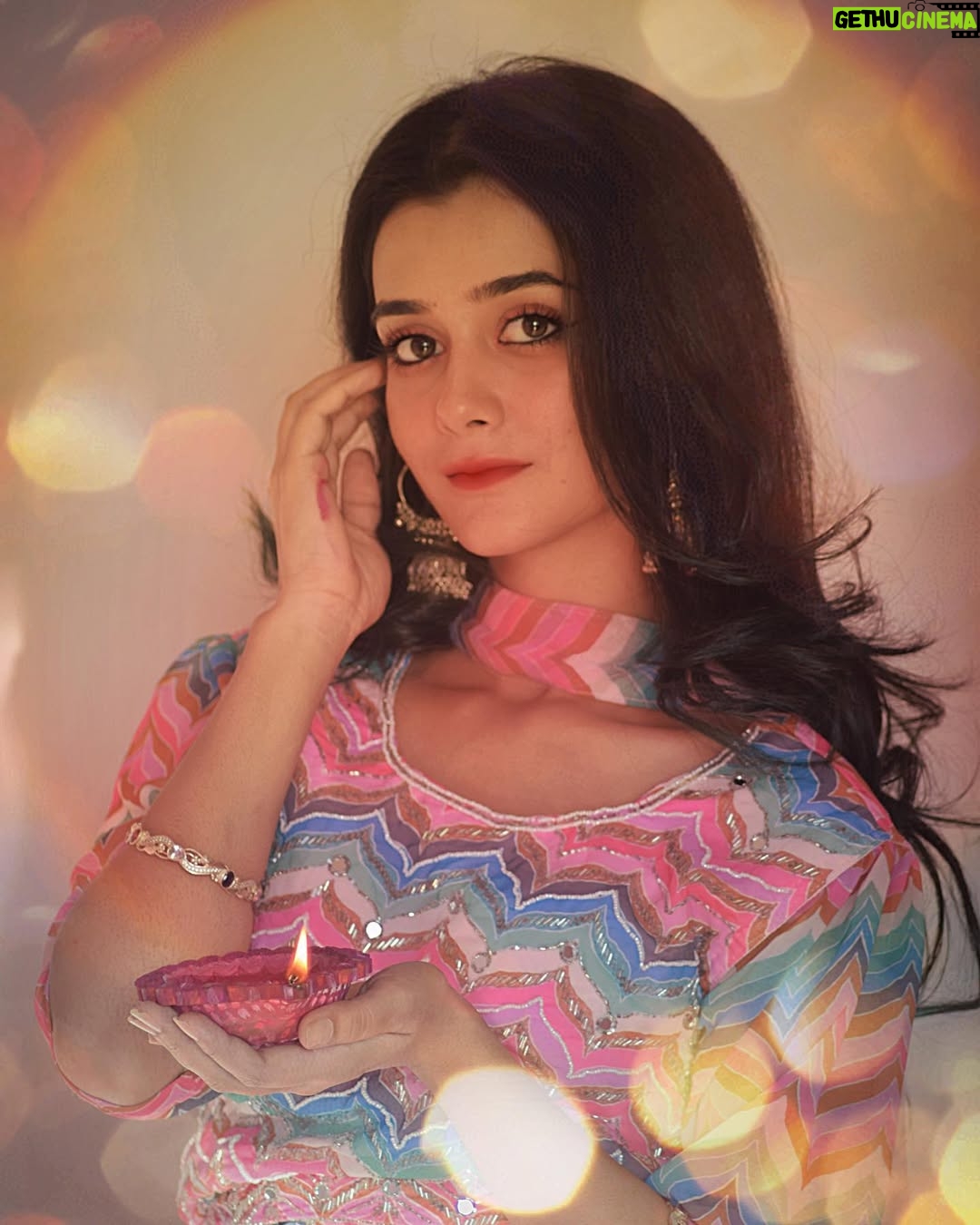 Shiyya - 56.5K Likes - जय सिया राम 🧡
.
दीपावली की हार्दिक शुभकामनाएँ 🪔
.
#trending #explorepage #love #diwali #trend #diwalivibes #happy #happyday #outfit #traditional #influencer #beautybloggers #beautyinfluencer #beautiful #love #himachal #festival #fashion #fashionmodel #modeling