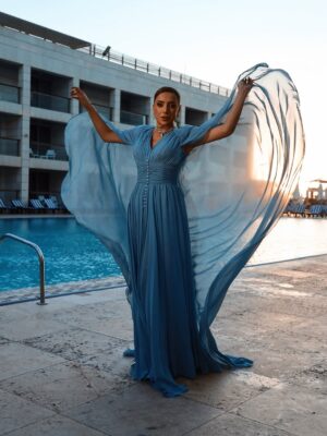 Shokran Mortga Instagram - 🌊
Dress @libeirutcouture @maison7.official
Jewellery @or.di.rima
Stylist @hamzahafezstylist
Glam @zeinaibrahim_beauty
📸 @ishots_by_angelo