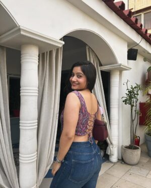 Shraddha Yadav Instagram - No pen and paper📝but look who drew your attention 🙂↕️🎀👉🏻👈🏻
(Explorepage, explore, foryoupage, foryou,trending, trendingnow)
#explorepage #explore #foryoupage #foryou #trending #trendingnow
