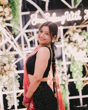 Shraddha Yadav Instagram - Mundeya ve, ho na mere peeche lattoo🙈
(Explorepage,explore,foryou,foryoupage,trendingnow,trending)
#explorepage✨ #explore #foryou #foryoupage #trending #trendingnow