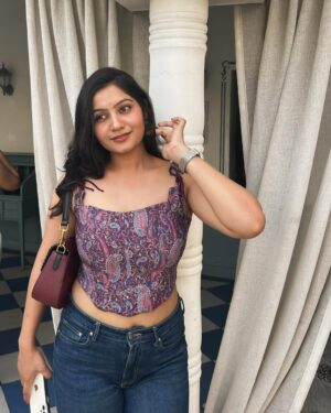 Shraddha Yadav Instagram - No pen and paper📝but look who drew your attention 🙂↕️🎀👉🏻👈🏻
(Explorepage, explore, foryoupage, foryou,trending, trendingnow)
#explorepage #explore #foryoupage #foryou #trending #trendingnow