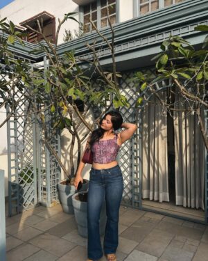 Shraddha Yadav Instagram - No pen and paper📝but look who drew your attention 🙂↕️🎀👉🏻👈🏻
(Explorepage, explore, foryoupage, foryou,trending, trendingnow)
#explorepage #explore #foryoupage #foryou #trending #trendingnow