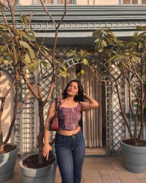 Shraddha Yadav Instagram - No pen and paper📝but look who drew your attention 🙂↕️🎀👉🏻👈🏻
(Explorepage, explore, foryoupage, foryou,trending, trendingnow)
#explorepage #explore #foryoupage #foryou #trending #trendingnow