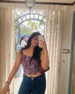 Actress Shraddha Yadav HD Photos and Wallpapers March 2025