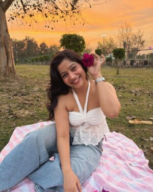 Shraddha Yadav Instagram - Flower time of the year🌸✨🥹
(Explorepage, explore, foryoupage, foryou, trending,trendingnow)
#explorepage #explore #foryoupage #foryou #trending #trendingnow