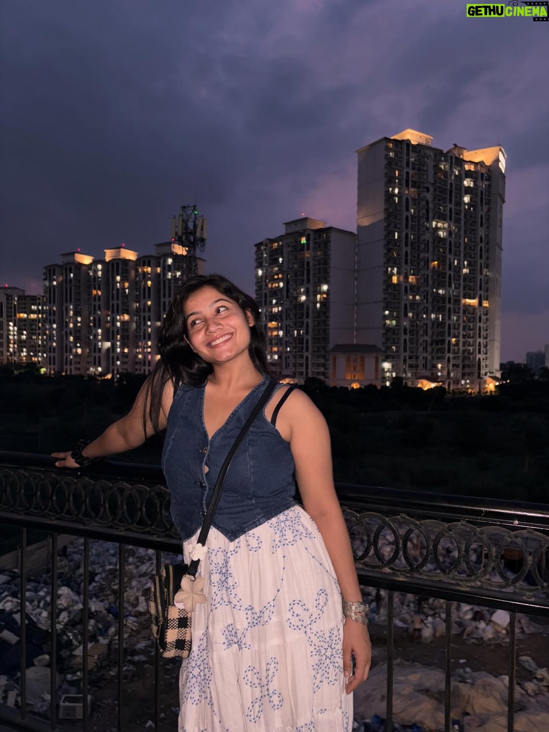Shraddha Yadav - 5.8K Likes - Unseen bits📸✨
Grateful for these people who turned a new place into comfort💫

#explorepage #explore #foryou #foryoupage