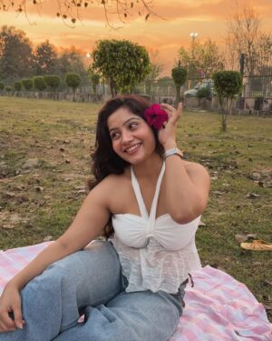 Shraddha Yadav Instagram - Flower time of the year🌸✨🥹
(Explorepage, explore, foryoupage, foryou, trending,trendingnow)
#explorepage #explore #foryoupage #foryou #trending #trendingnow