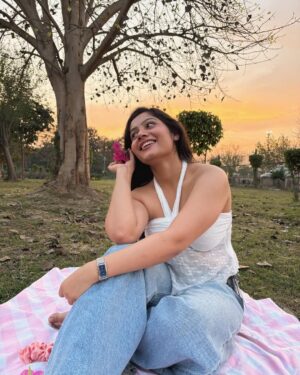 Shraddha Yadav Instagram - Flower time of the year🌸✨🥹
(Explorepage, explore, foryoupage, foryou, trending,trendingnow)
#explorepage #explore #foryoupage #foryou #trending #trendingnow