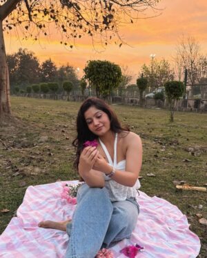 Shraddha Yadav Instagram - Flower time of the year🌸✨🥹
(Explorepage, explore, foryoupage, foryou, trending,trendingnow)
#explorepage #explore #foryoupage #foryou #trending #trendingnow