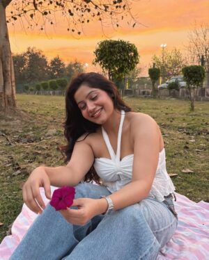 Shraddha Yadav Instagram - Flower time of the year🌸✨🥹
(Explorepage, explore, foryoupage, foryou, trending,trendingnow)
#explorepage #explore #foryoupage #foryou #trending #trendingnow