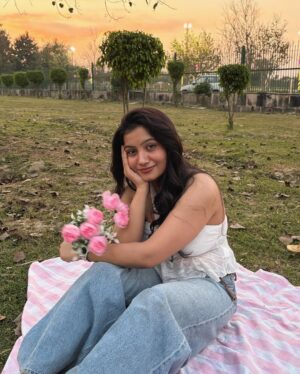 Shraddha Yadav Instagram - Flower time of the year🌸✨🥹
(Explorepage, explore, foryoupage, foryou, trending,trendingnow)
#explorepage #explore #foryoupage #foryou #trending #trendingnow