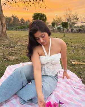 Shraddha Yadav Instagram - Flower time of the year🌸✨🥹
(Explorepage, explore, foryoupage, foryou, trending,trendingnow)
#explorepage #explore #foryoupage #foryou #trending #trendingnow