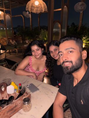 Shraddha Yadav Instagram - Unseen bits📸✨
Grateful for these people who turned a new place into comfort💫
#explorepage #explore #foryou #foryoupage