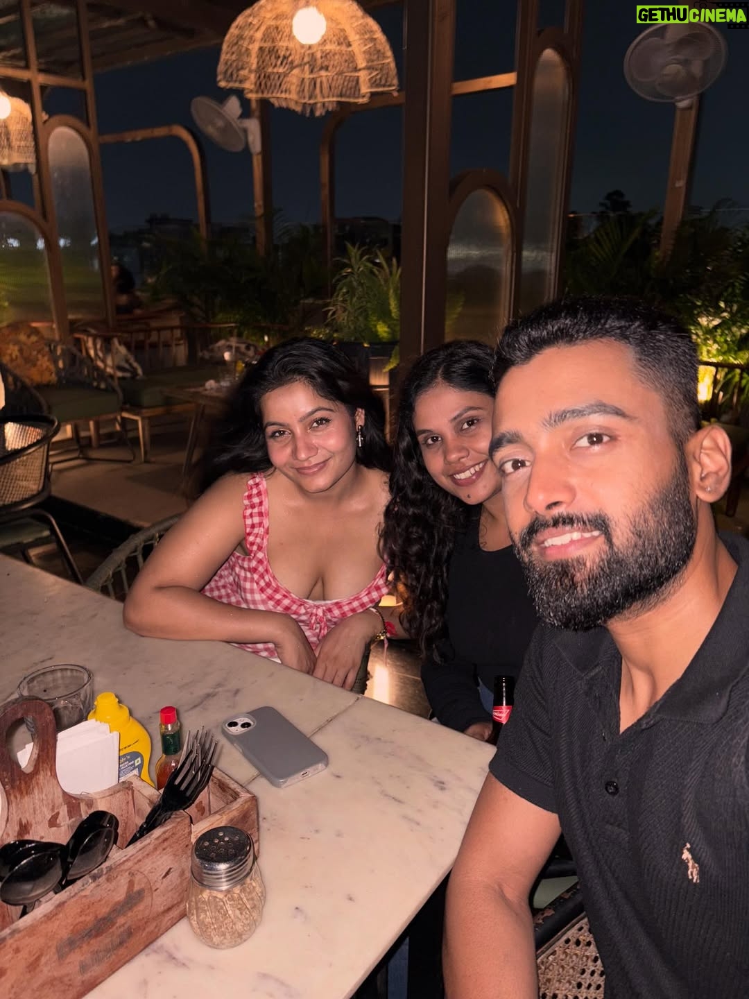 Shraddha Yadav - 5.8K Likes - Unseen bits📸✨
Grateful for these people who turned a new place into comfort💫

#explorepage #explore #foryou #foryoupage
