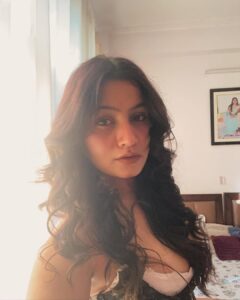Actress Shraddha Yadav HD Photos and Wallpapers April 2025