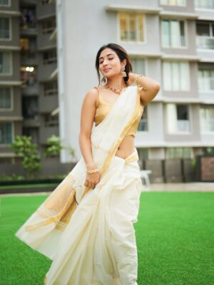Shreya Kalra Instagram - let him go if he hasnāt dedicated this song to you yet š„°
.
.
.
š·- @rohit__photography____ @official.khushal.photography
Hair Makeup - @thethakurain