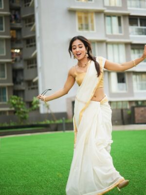 Shreya Kalra Instagram - let him go if he hasnāt dedicated this song to you yet š„°
.
.
.
š·- @rohit__photography____ @official.khushal.photography
Hair Makeup - @thethakurain