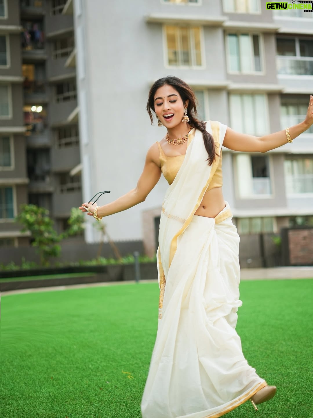 Shreya Kalra - 165.8K Likes - let him go if he hasn’t dedicated this song to you yet 🥰
.
.
.
📷- @rohit__photography____ @official.khushal.photography 
Hair Makeup - @thethakurain