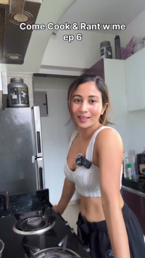 Shreya Kalra Instagram - Kyun nahi hoparahi adulting ? š
.
.
.
.
#explore #viral #explorepage #content #memes #relatable #funnyvideos #instagram #viralvideos #comedy