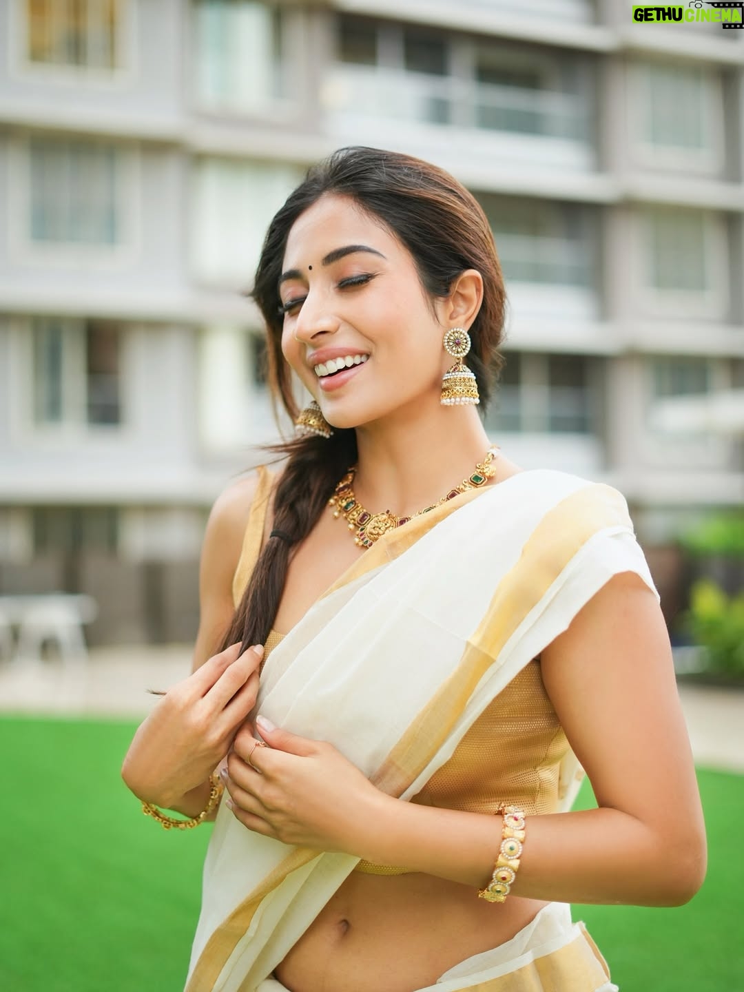 Shreya Kalra - 165.8K Likes - let him go if he hasn’t dedicated this song to you yet 🥰
.
.
.
📷- @rohit__photography____ @official.khushal.photography 
Hair Makeup - @thethakurain