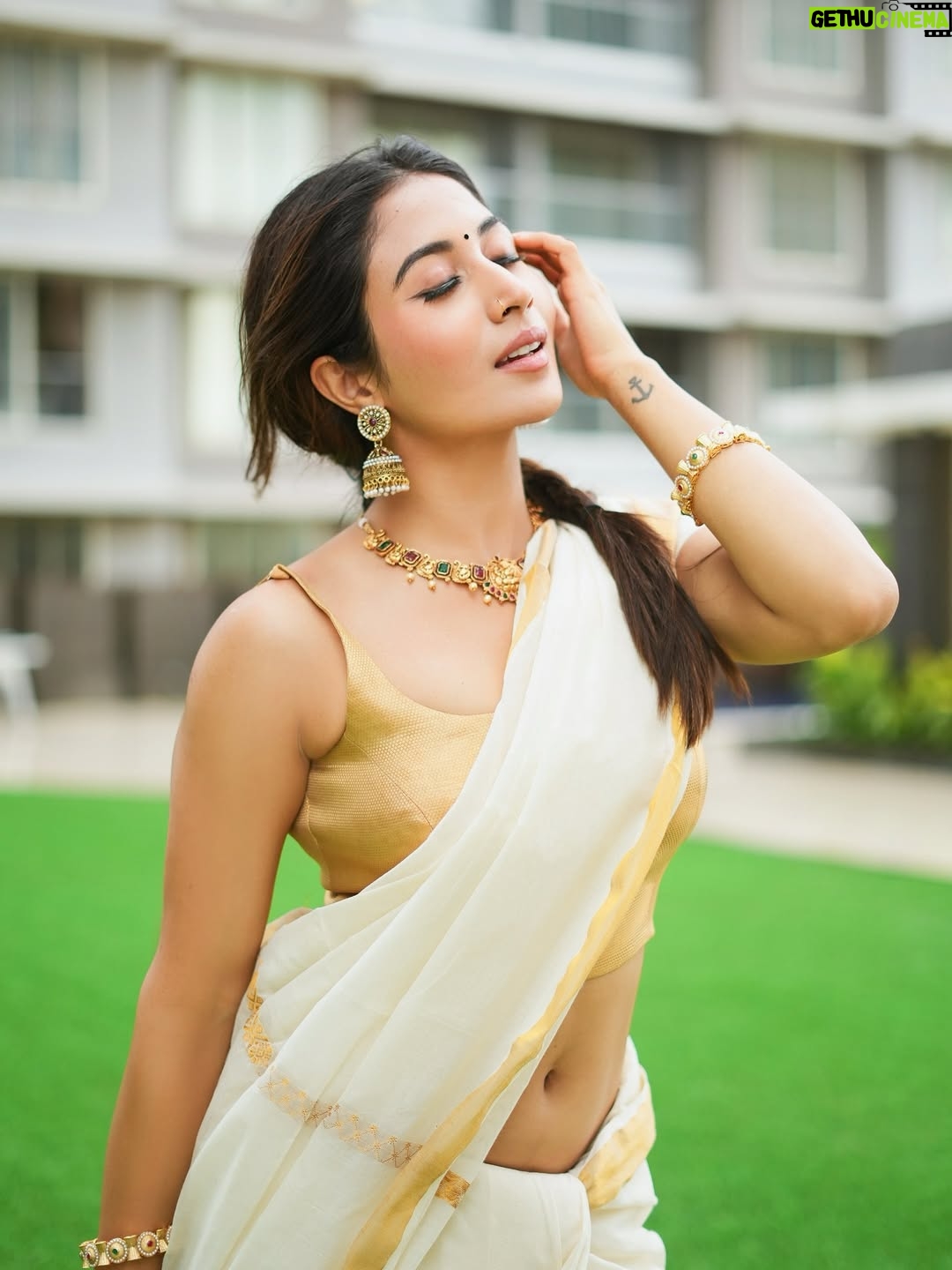 Shreya Kalra - 165.8K Likes - let him go if he hasn’t dedicated this song to you yet 🥰
.
.
.
📷- @rohit__photography____ @official.khushal.photography 
Hair Makeup - @thethakurain