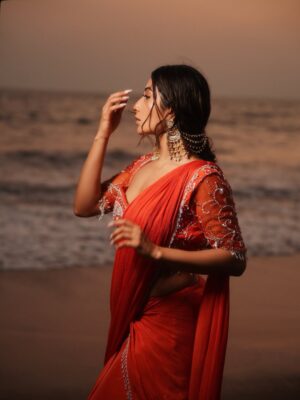 Shreya Kalra Instagram - Tere Hi Jese Lagte Hen Sare ā¤ļøāš©¹
.
.
.
Outfit - @kikibyishikaagrawal
š·- @damnhapppy @official.khushal.photography
Makeup & Hair - @thethakurain