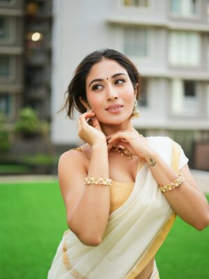 Shreya Kalra Instagram - let him go if he hasnāt dedicated this song to you yet š„°
.
.
.
š·- @rohit__photography____ @official.khushal.photography
Hair Makeup - @thethakurain