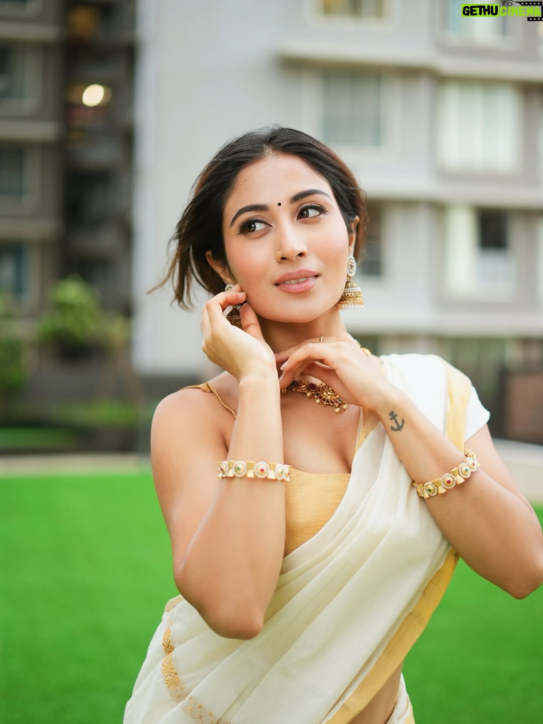 Shreya Kalra - 165.8K Likes - let him go if he hasn’t dedicated this song to you yet 🥰
.
.
.
📷- @rohit__photography____ @official.khushal.photography 
Hair Makeup - @thethakurain