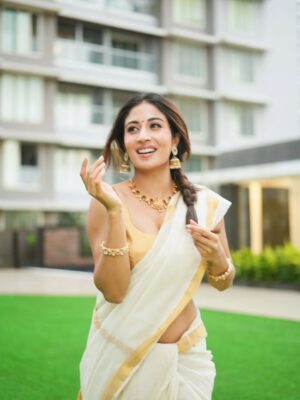 Shreya Kalra Instagram - let him go if he hasnāt dedicated this song to you yet š„°
.
.
.
š·- @rohit__photography____ @official.khushal.photography
Hair Makeup - @thethakurain