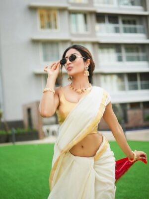 Shreya Kalra Instagram - let him go if he hasnāt dedicated this song to you yet š„°
.
.
.
š·- @rohit__photography____ @official.khushal.photography
Hair Makeup - @thethakurain