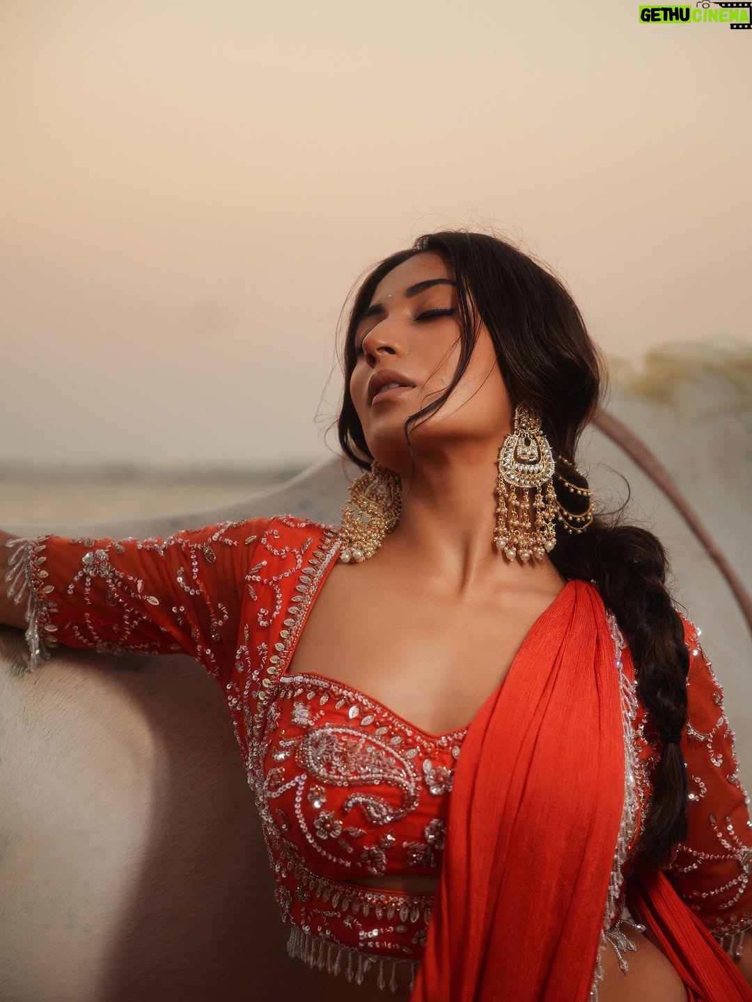 Shreya Kalra - 179.1K Likes - Tere Hi Jese Lagte Hen Sare ❤️‍🩹
.
.
.
Outfit - @kikibyishikaagrawal 
📷- @damnhapppy @official.khushal.photography 
Makeup & Hair - @thethakurain