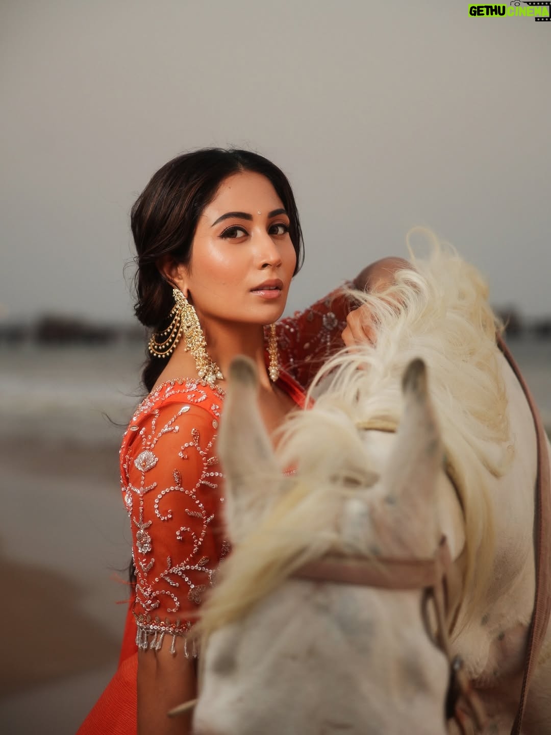 Shreya Kalra - 179.1K Likes - Tere Hi Jese Lagte Hen Sare ❤️‍🩹
.
.
.
Outfit - @kikibyishikaagrawal 
📷- @damnhapppy @official.khushal.photography 
Makeup & Hair - @thethakurain