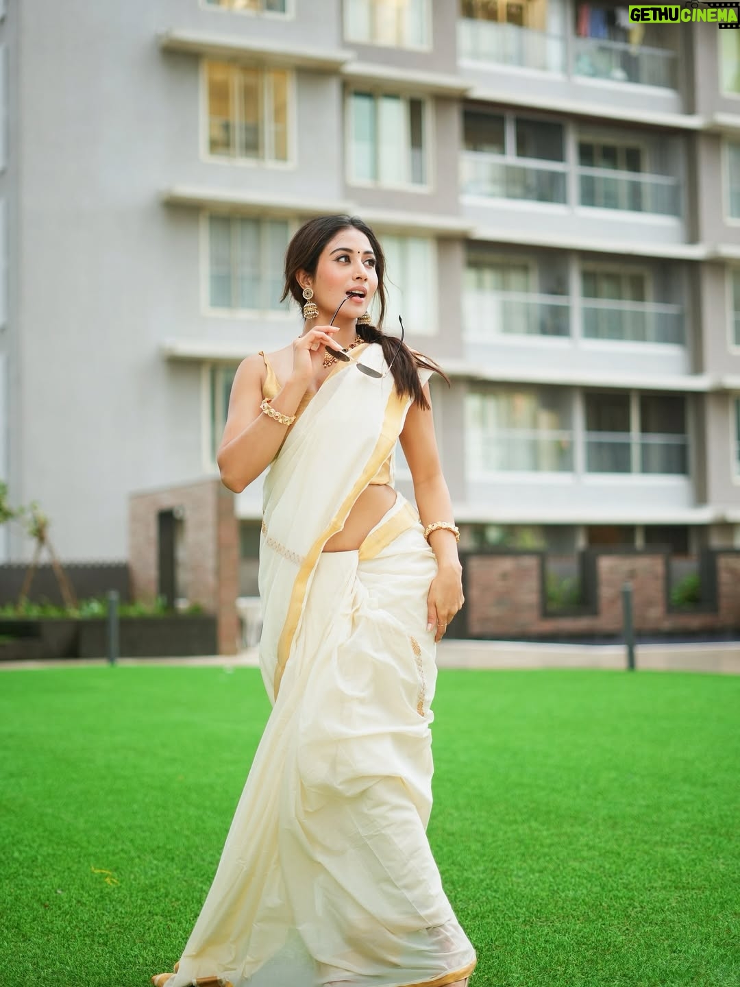 Shreya Kalra - 165.8K Likes - let him go if he hasn’t dedicated this song to you yet 🥰
.
.
.
📷- @rohit__photography____ @official.khushal.photography 
Hair Makeup - @thethakurain