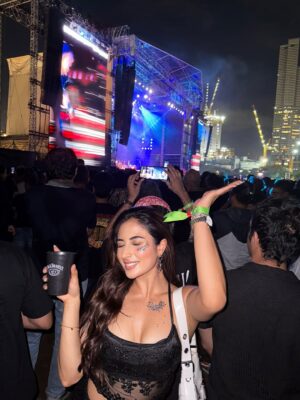 Shreya Kalra Instagram - take me to a concert and call it a date āŗļø
Outfit- @nefsfinds