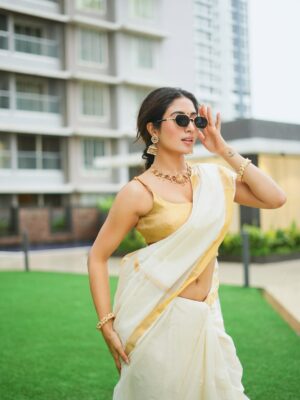 Shreya Kalra Instagram - let him go if he hasnāt dedicated this song to you yet š„°
.
.
.
š·- @rohit__photography____ @official.khushal.photography
Hair Makeup - @thethakurain