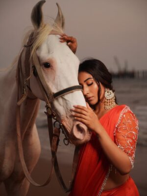 Shreya Kalra Instagram - Tere Hi Jese Lagte Hen Sare ā¤ļøāš©¹
.
.
.
Outfit - @kikibyishikaagrawal
š·- @damnhapppy @official.khushal.photography
Makeup & Hair - @thethakurain