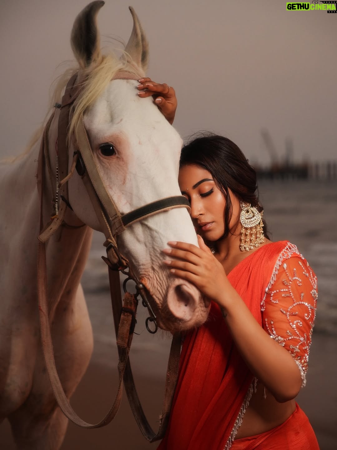 Shreya Kalra - 179.1K Likes - Tere Hi Jese Lagte Hen Sare ❤️‍🩹
.
.
.
Outfit - @kikibyishikaagrawal 
📷- @damnhapppy @official.khushal.photography 
Makeup & Hair - @thethakurain