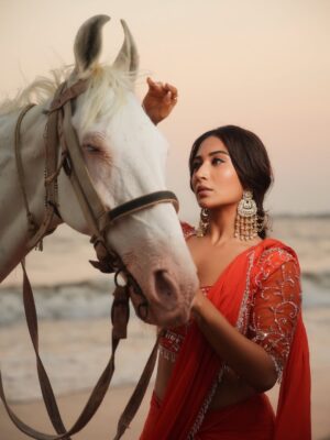 Shreya Kalra Instagram - Tere Hi Jese Lagte Hen Sare ā¤ļøāš©¹
.
.
.
Outfit - @kikibyishikaagrawal
š·- @damnhapppy @official.khushal.photography
Makeup & Hair - @thethakurain