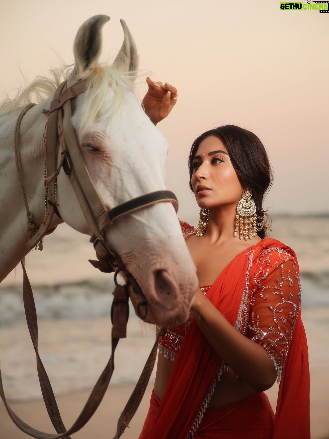 Shreya Kalra - 179.1K Likes - Tere Hi Jese Lagte Hen Sare ❤️‍🩹
.
.
.
Outfit - @kikibyishikaagrawal 
📷- @damnhapppy @official.khushal.photography 
Makeup & Hair - @thethakurain