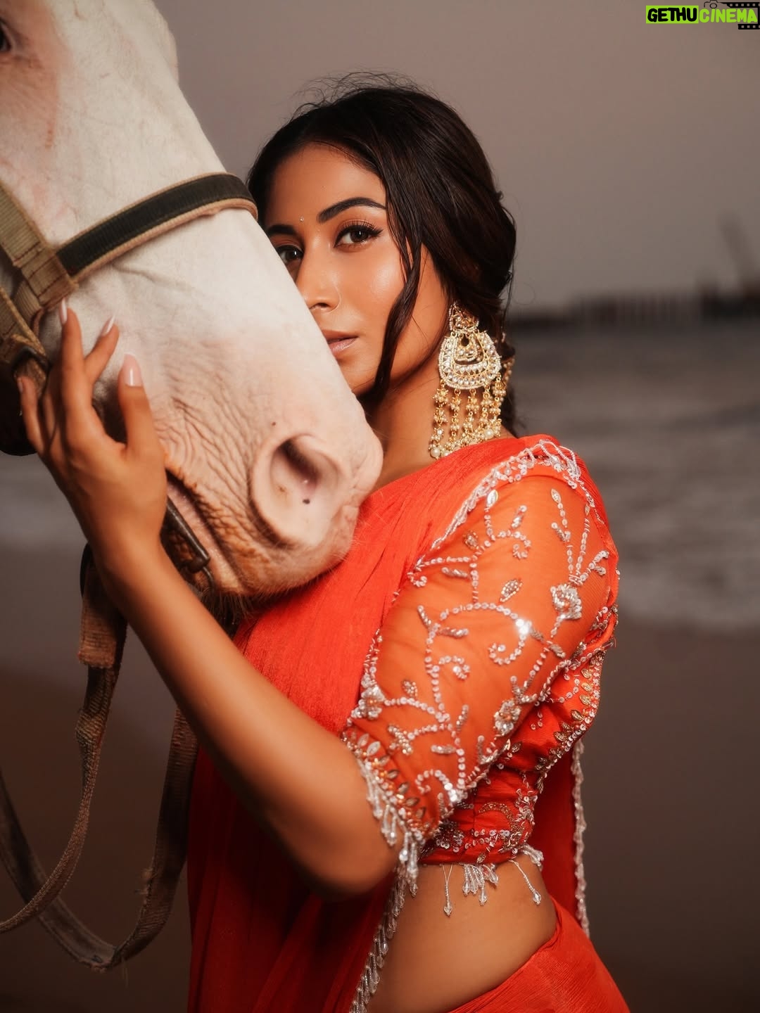 Shreya Kalra - 179.1K Likes - Tere Hi Jese Lagte Hen Sare ❤️‍🩹
.
.
.
Outfit - @kikibyishikaagrawal 
📷- @damnhapppy @official.khushal.photography 
Makeup & Hair - @thethakurain